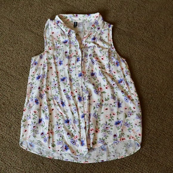 H&M Tops - H&M Floral Sleeveless Blouse Button Down Collar White Lavender Purple 6 Button